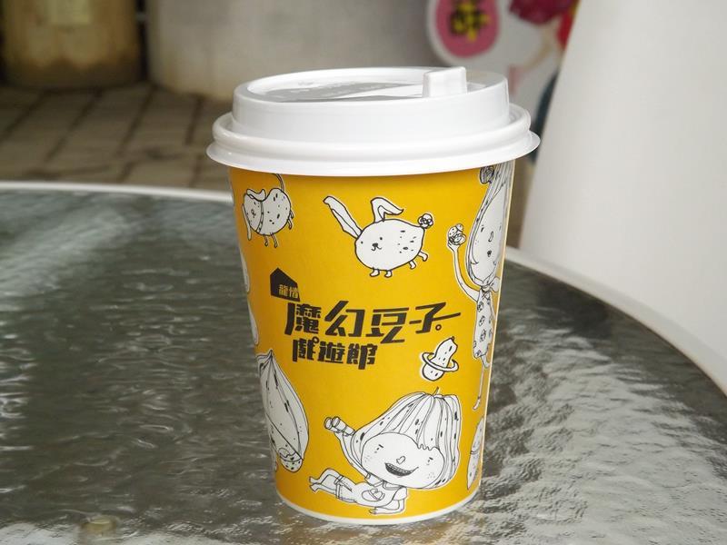 龍情魔幻豆子主題館的美式咖啡