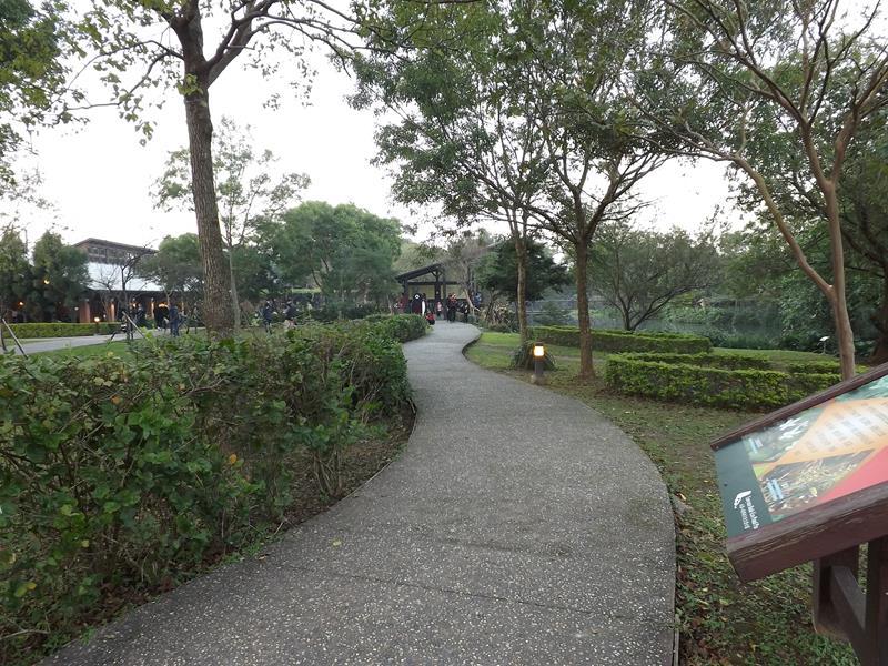 八德埤塘生態公園這樣的環湖步道很多