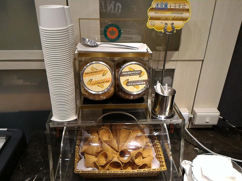 冰淇淋自己裝