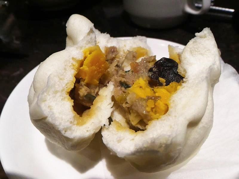 香菇蛋黃肉包內餡料特寫