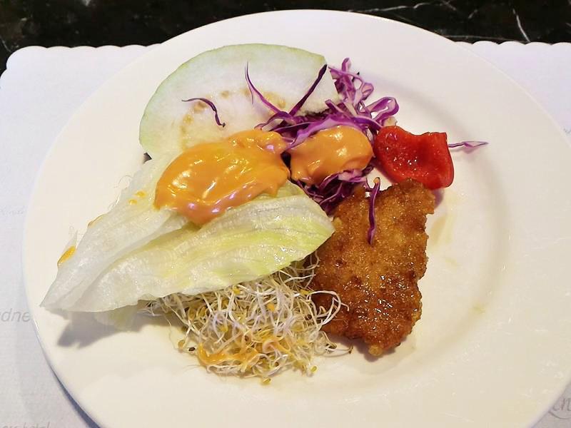 這盤生菜沙拉清爽又營養