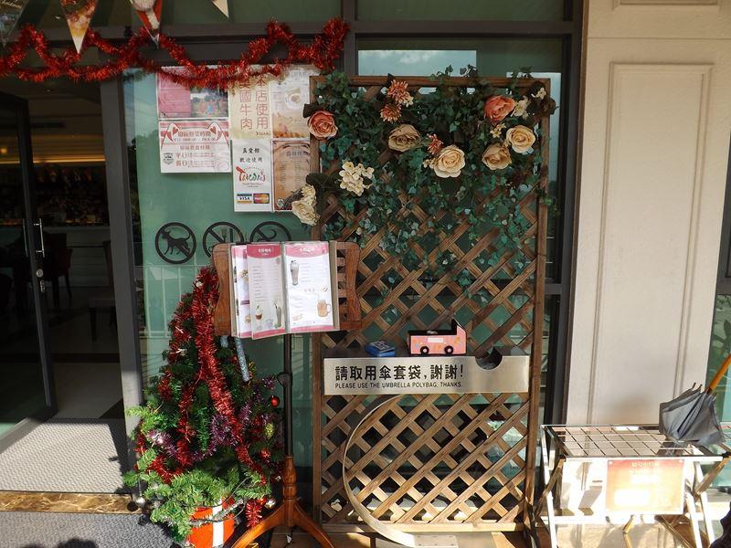 餐廳的價目表就在門口
