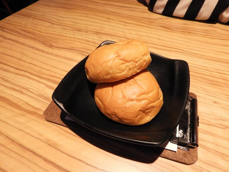孫東寶牛排很有名的餐包