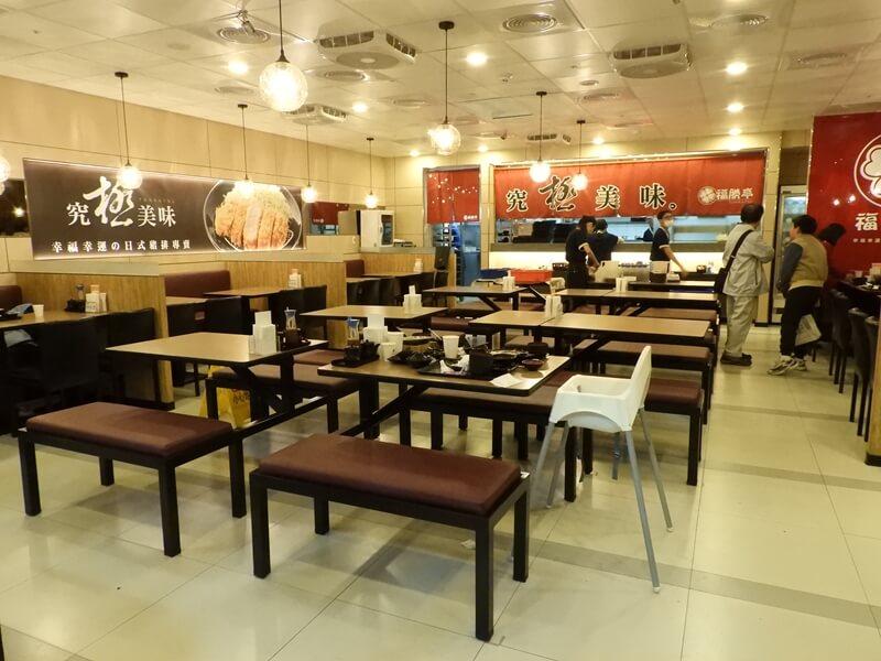 福勝亭中山店的店內用餐環境