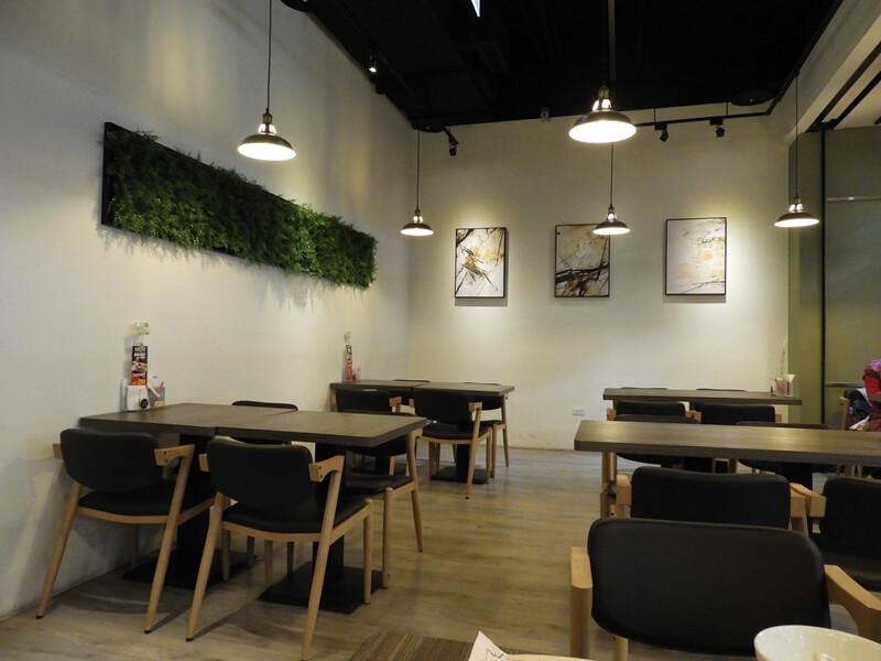 茶自點家樂福中壢店的用餐環境