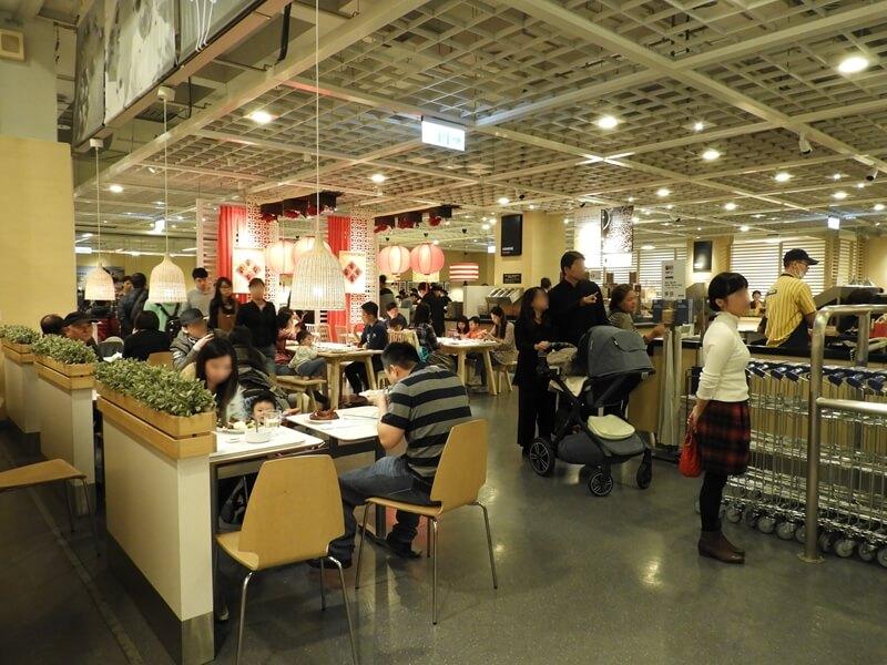 IKEA 桃園店餐廳的用餐環境