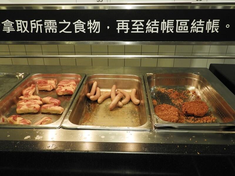 炸雞塊、香腸、培根