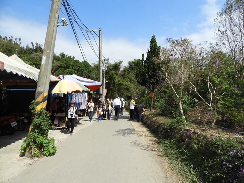 停車場旁的小市集