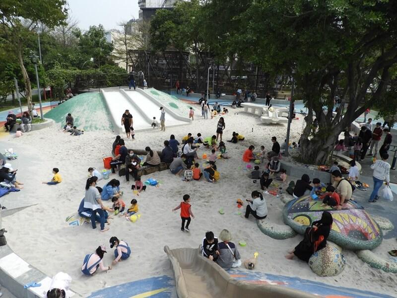 來新勢公園就是要玩沙啊