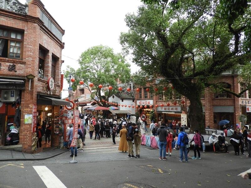 假日人潮非常多