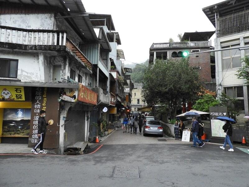 準備進入比較熱鬧的東街