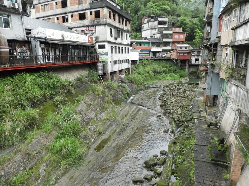 東街旁的崩山溪