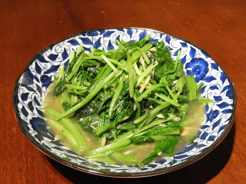 這盤炒菠菜非常好吃