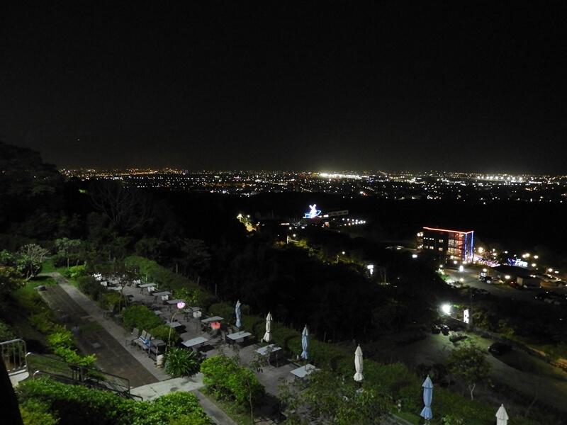 吃完晚餐後準備來欣賞夜景囉