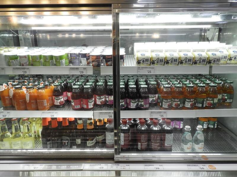 看看有沒有喜歡的瓶裝飲料