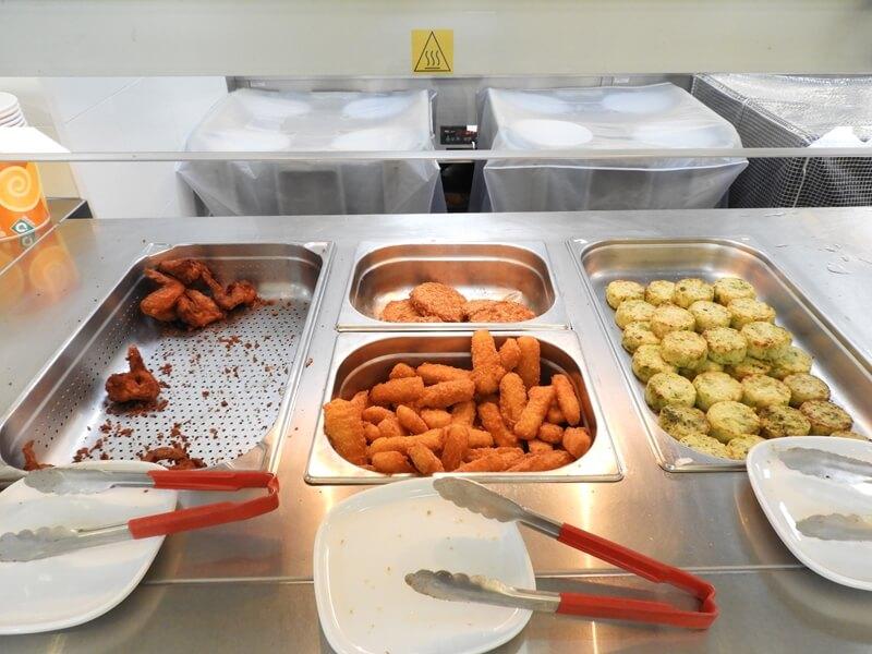 炸雞翅、小點心