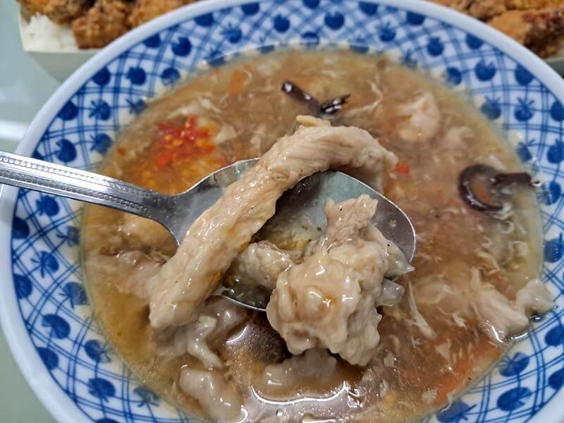 肉羹是真材實料的豬肉條