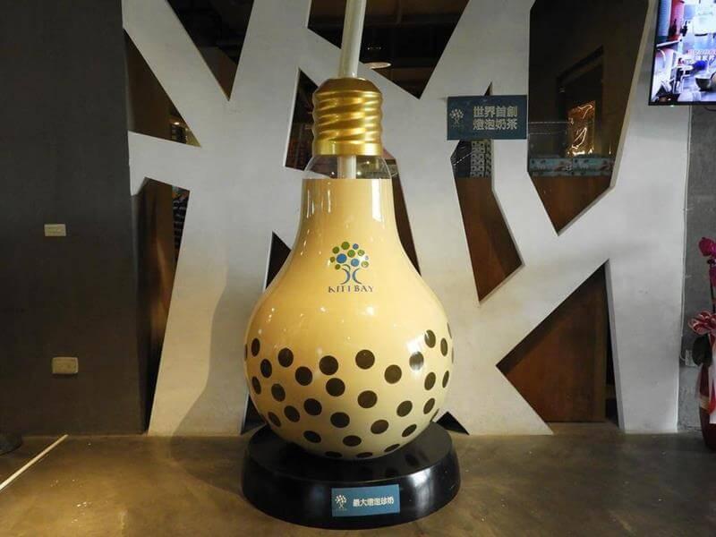 好大一個燈泡奶茶