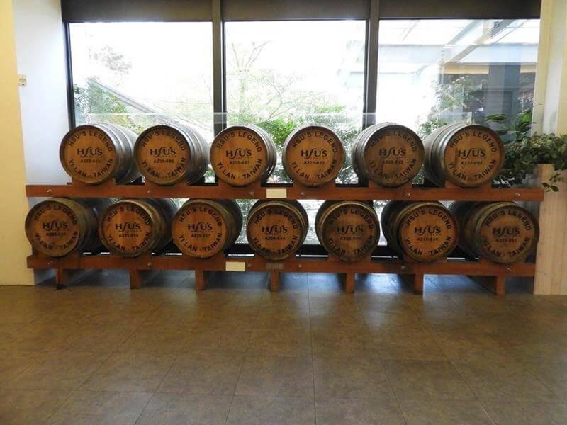 用發酵桶堆疊的造景