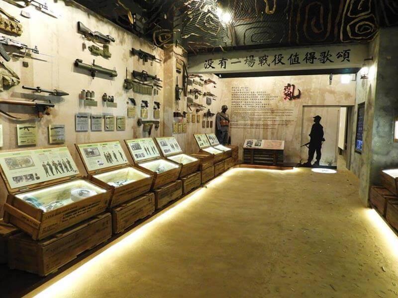 各式早期的軍事裝備展出