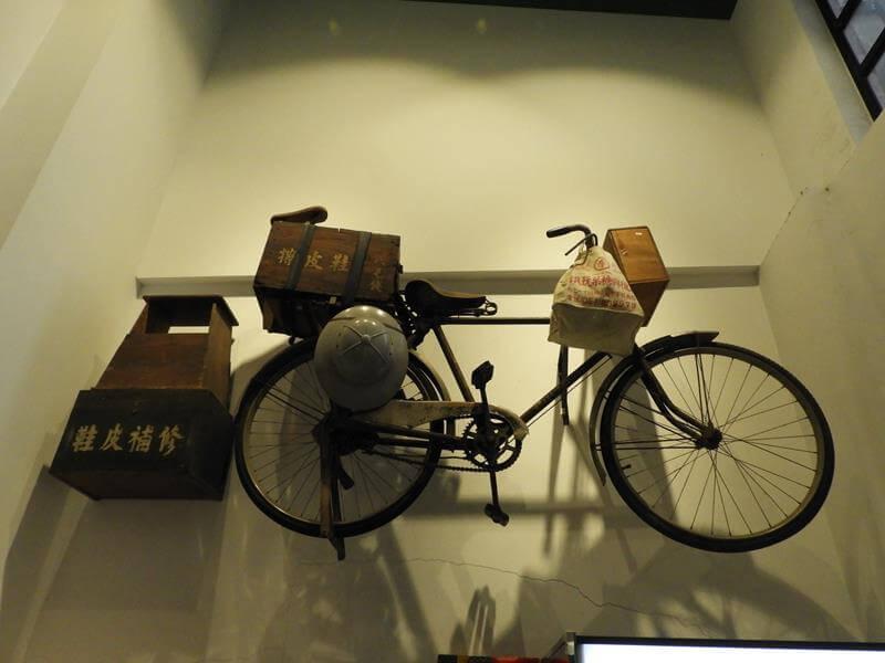牆壁上的腳踏車