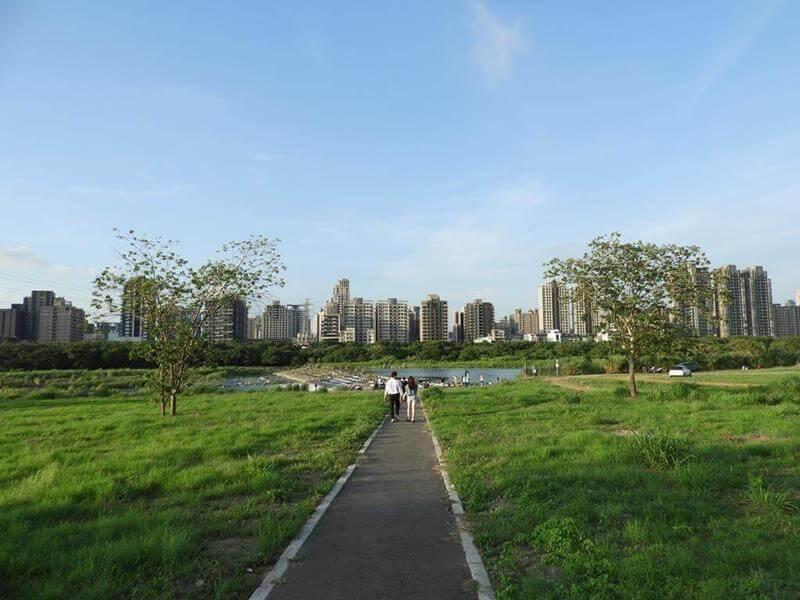 往前走去就是豆腐岩囉