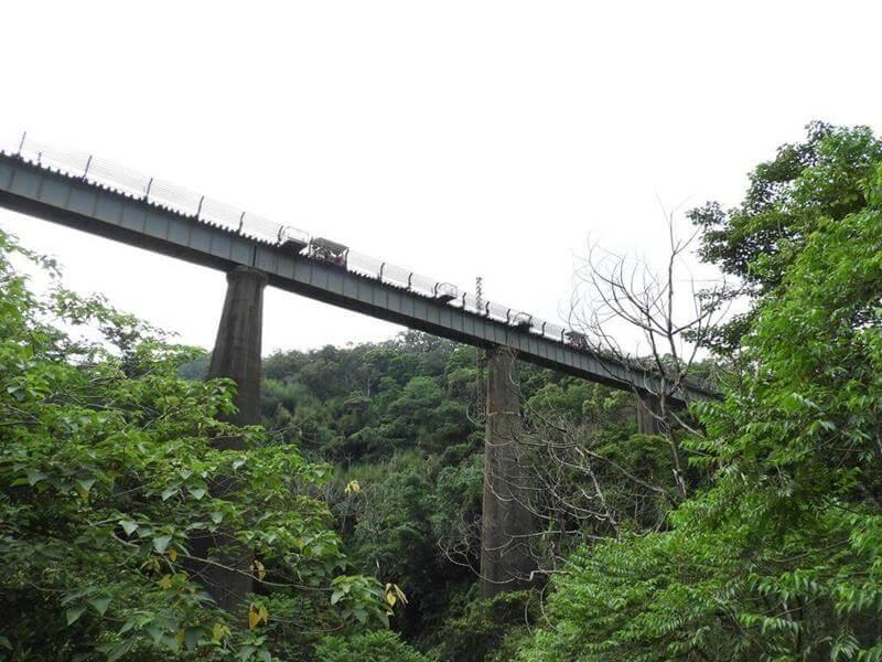 旁邊是舊鐵道自行車的路線