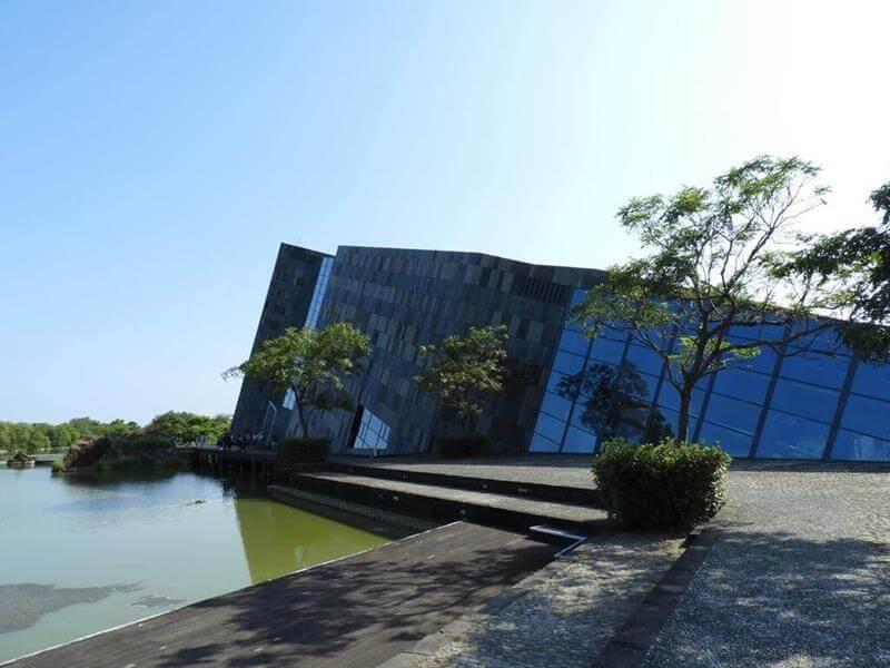 蘭陽博物館的傾斜建築外觀