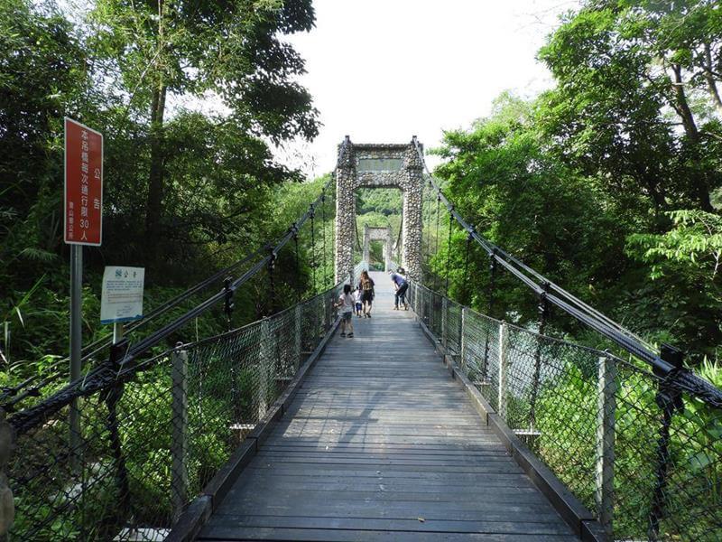 終於走到第二座橋=碧湖吊橋
