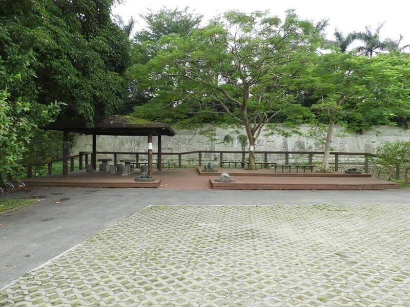 這裡有一個小公園及涼亭