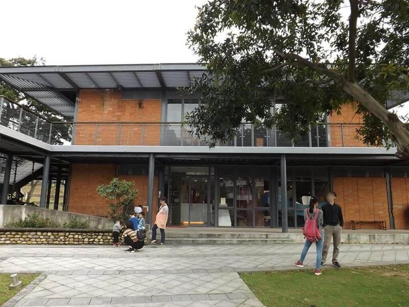 老街溪河川教育中心的建築物外觀