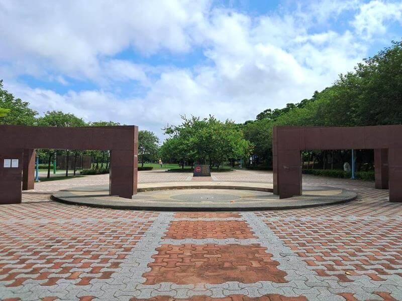 這是龍岡萬坪公園入口