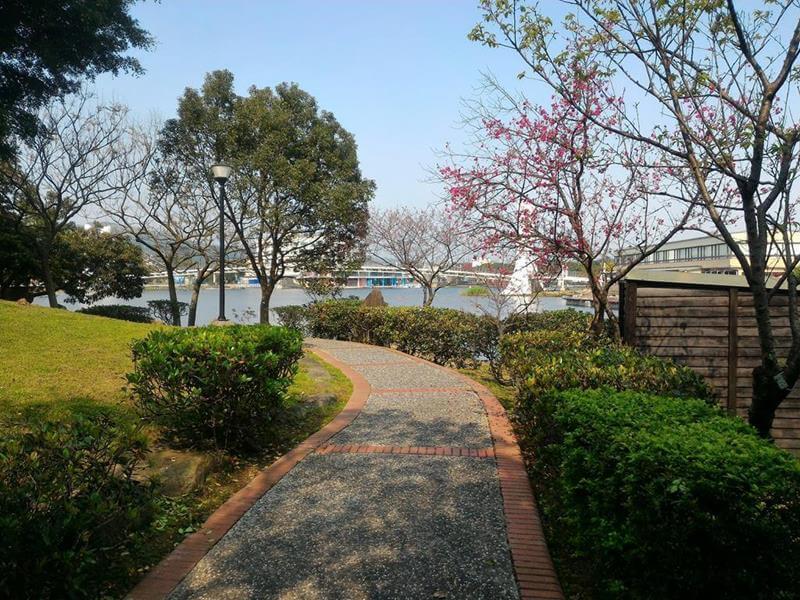 走在龍潭觀光大池的環湖步道很舒服