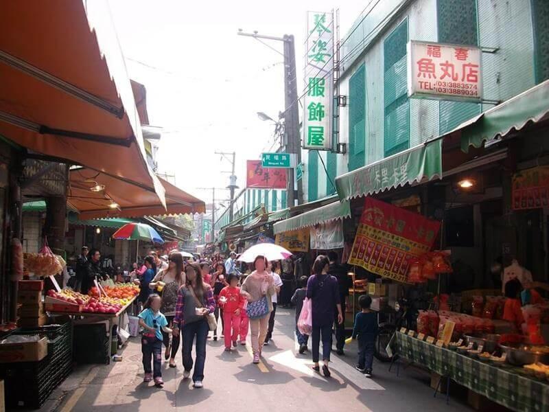 老街旁的市場區