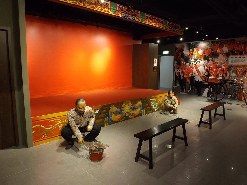 傳統土地公廟前廣場的場景