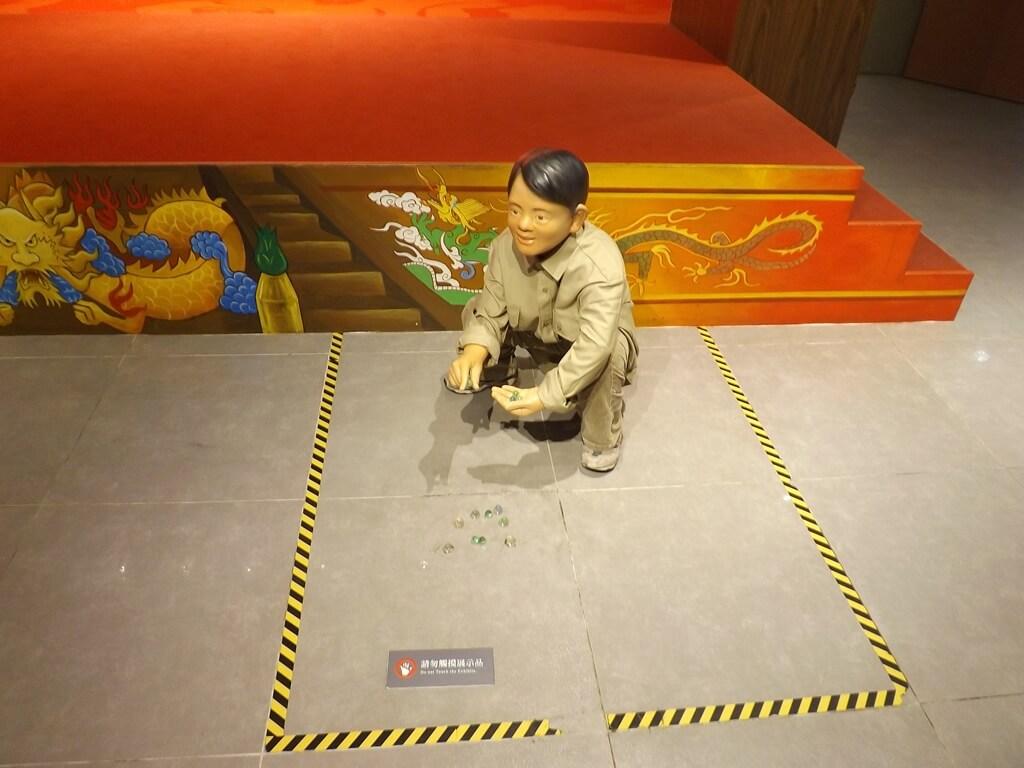 打彈珠是古早時期小朋友們的熱門遊戲