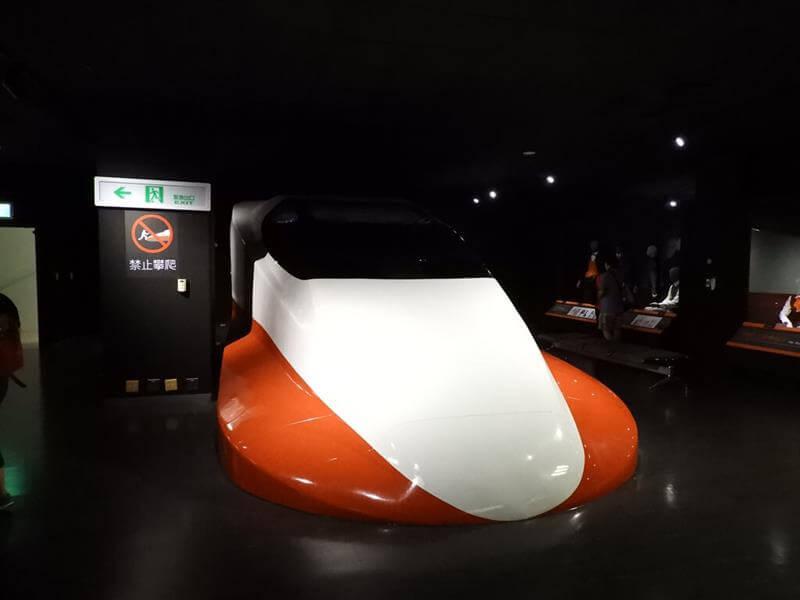 高鐵的車頭模型