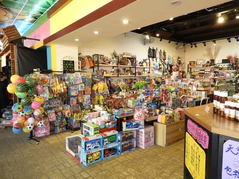 室內也有買紀念品的商店
