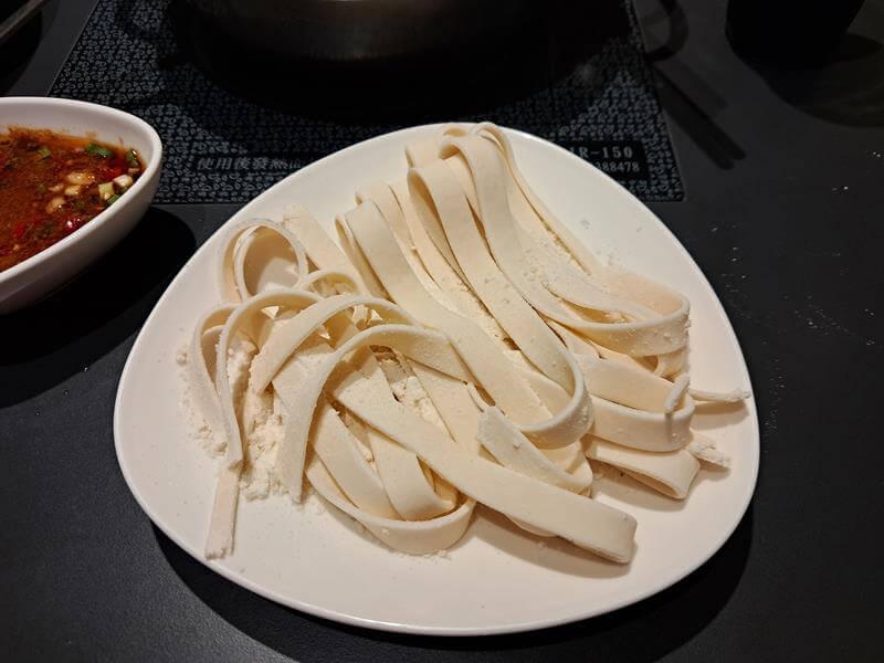 自助拉麵機做出來的寬麵