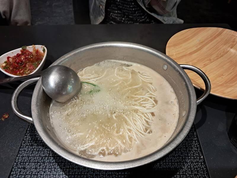 新鮮麵條下鍋煮