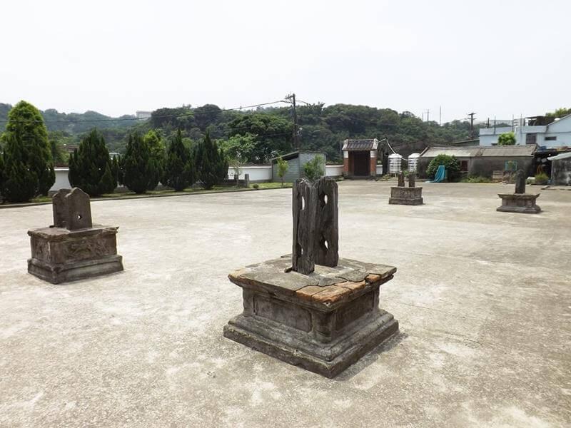 古宅廣場的旗桿座