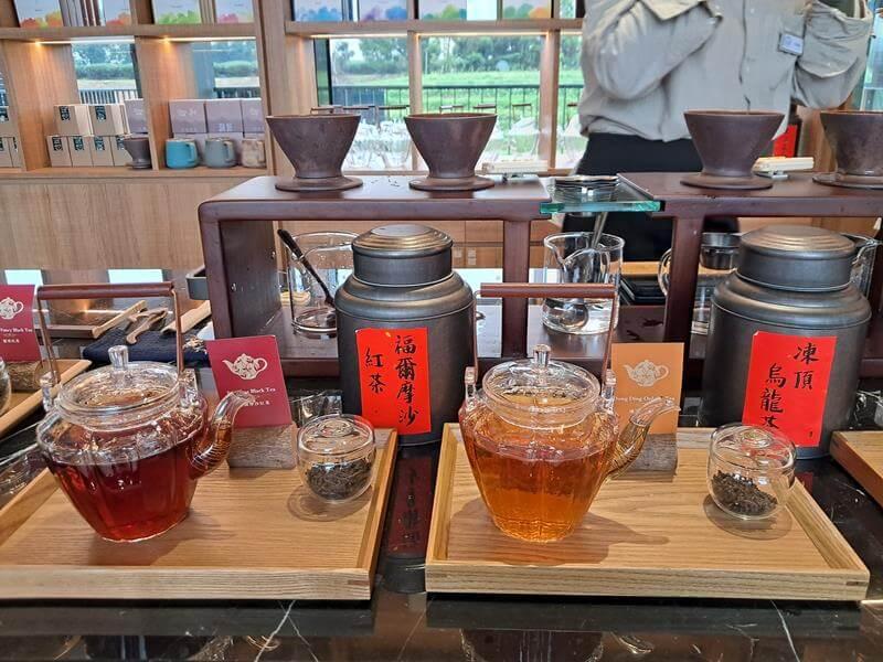 福爾摩沙紅茶及凍頂烏龍茶