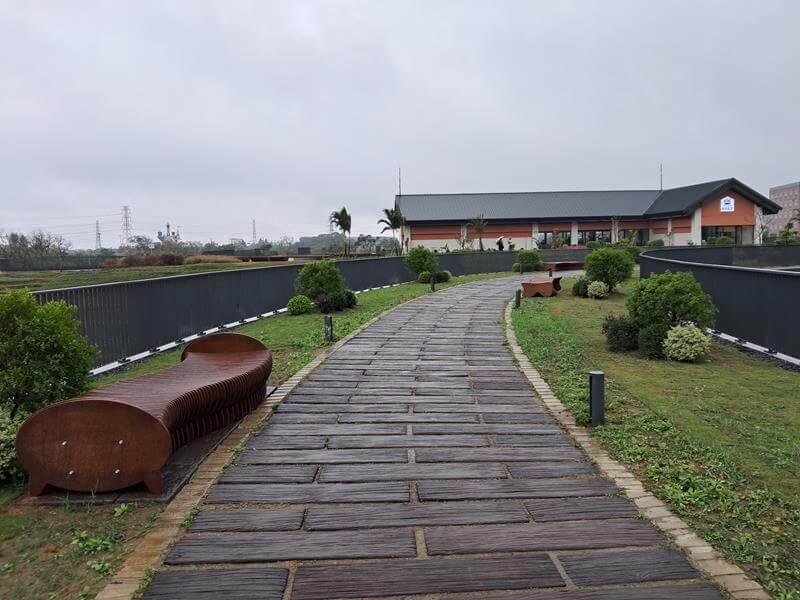三樓外面的步道