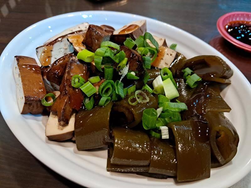 現切小菜，豆乾海帶