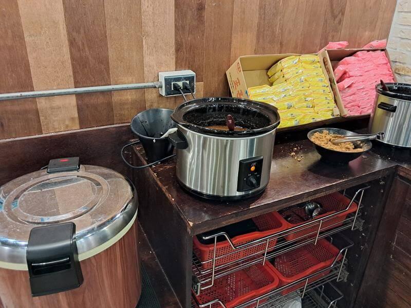 滷肉飯與王子麵都可自助