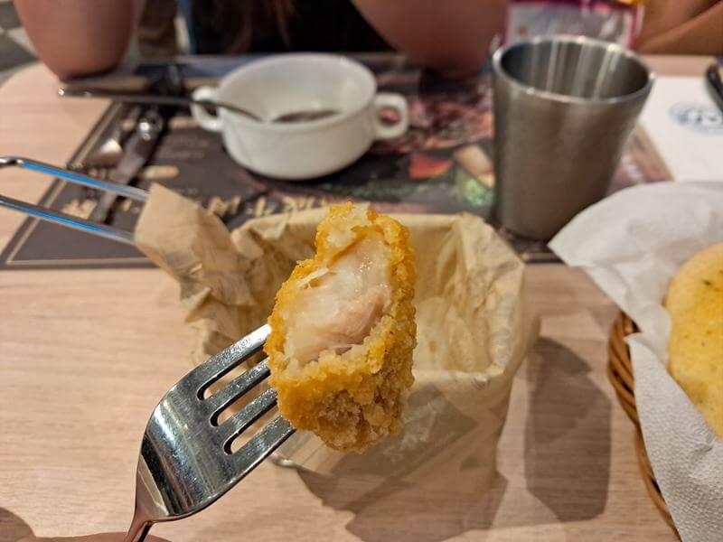 剛炸起來很燙口,口感外比酥脆,魚肉滑嫩好吃