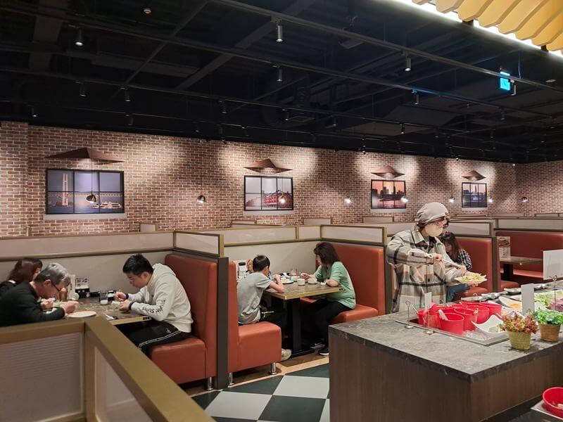 中壢橫濱牛排中山東路店的用餐環境