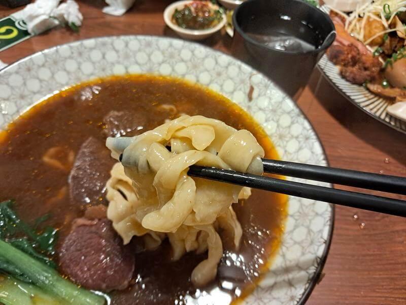 粗麵條好吃