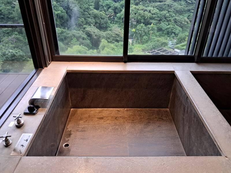 這溫泉池很乾淨唷