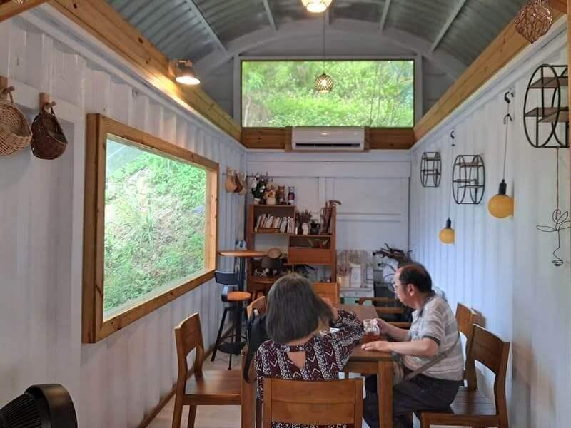 小小的包廂